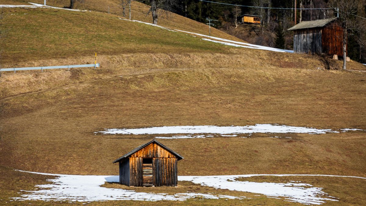 Fotky z Itálie: Až 90 % sjezdovek je v teplé zimě závislých na umělém sněhu